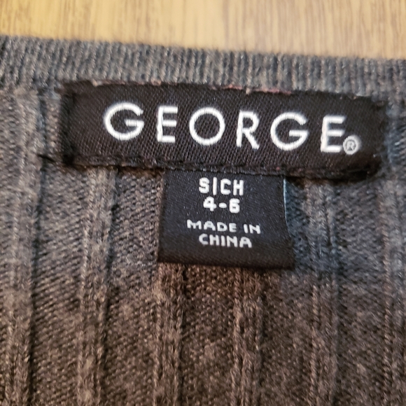 Beautiful, like new, soft, long sleeve, round neck gray sweater. Size small. - Picture 3 of 4